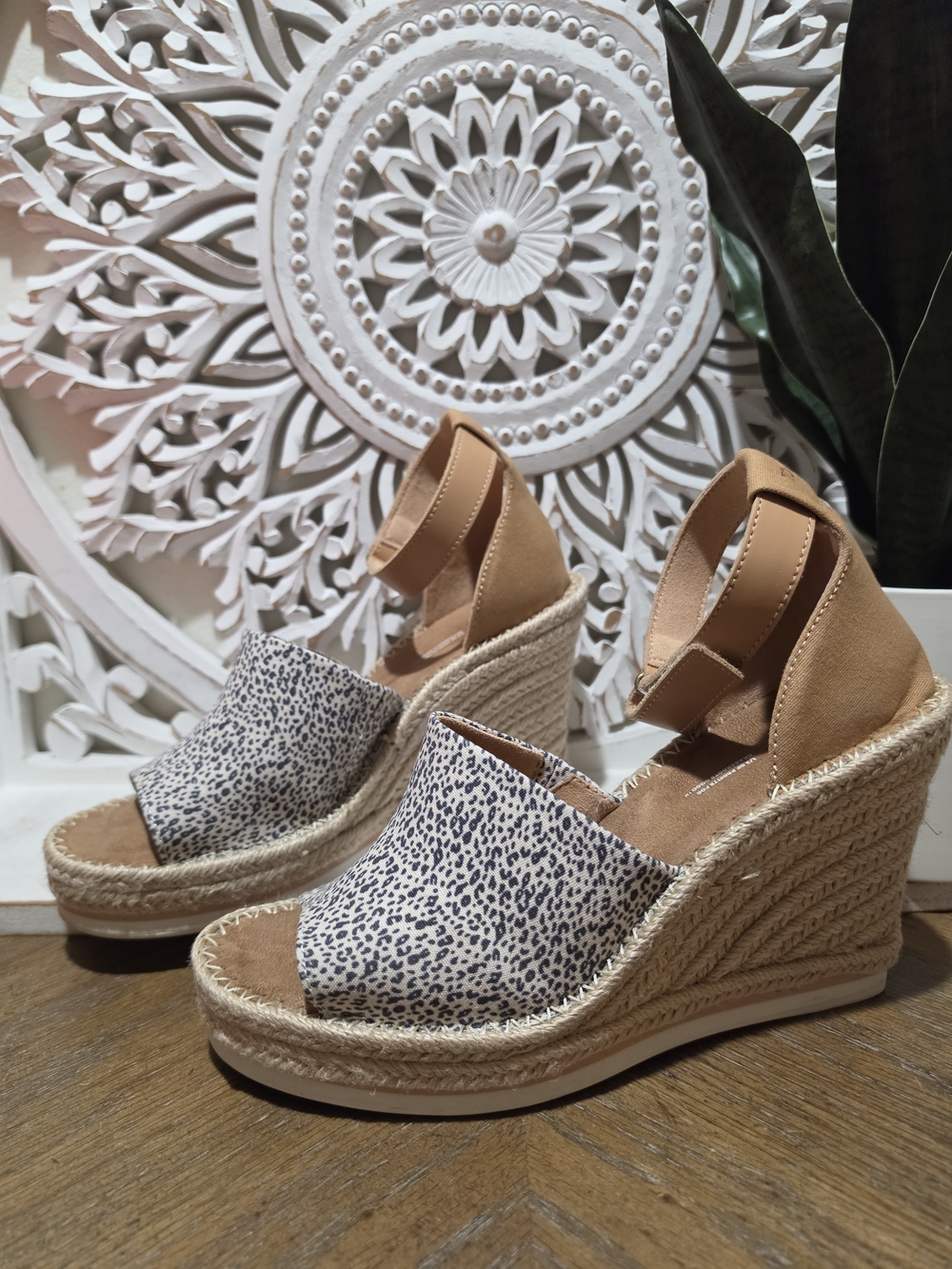 TOMS Alpargata Espadrille Wedge Sandals Women's 10 | Tan & Animal Print